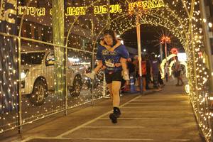 BIB: 4524
                            <button type="button" onclick="openModal(26274715)" class="btn btn-primary btn-sm float-right btn-popup" data-toggle="modal" data-target=".modal-high-quality">
                        <i class="fas fa-shopping-cart"></i> Add to Cart
                    </button>
                                            <button type="button" onclick="isThisMe(26274715, true)" class="btn btn-success btn-sm float-right btn-popup btn-isme hidden" data-toggle="tooltip" data-placement="bottom" title="นี่คือรูปของคุณใช่ไหม คลิกที่นี่เพื่อเอาเข้าอัลบั้ม">
                        <i class="fas fa-plus"></i> Add to album
                    </button>
                    <button type="button" onclick="isThisMe(26274715, false)" class="btn btn-warning btn-sm float-right btn-popup btn-isnotme hidden">
                        <i class="fas fa-ban"></i> Remove from album
                    </button>